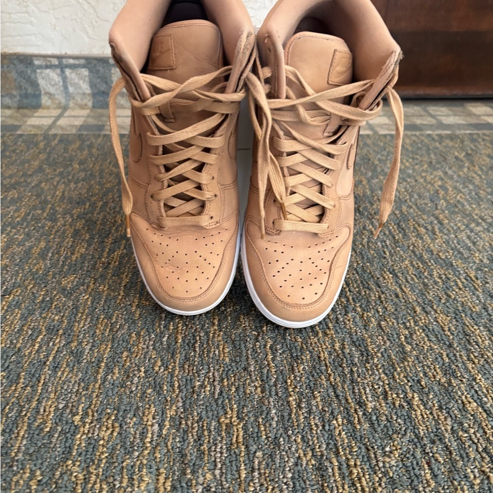 Beige Women Nike sneakers in good condition